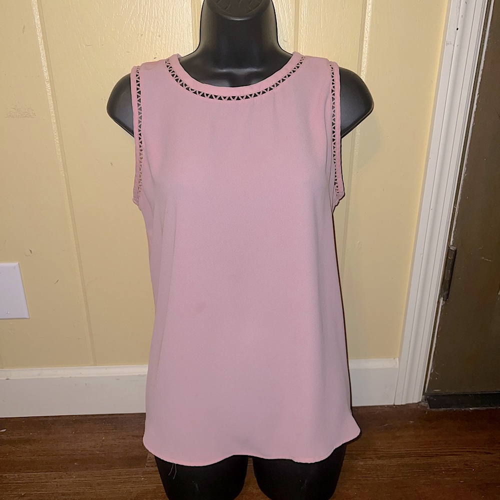 ⭐️LOFT Light Pink Sleeveless Tank Top Cut Out Neckline Design Size L - Picture 2 of 14